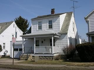 1st image of 822 N Pierce Ave