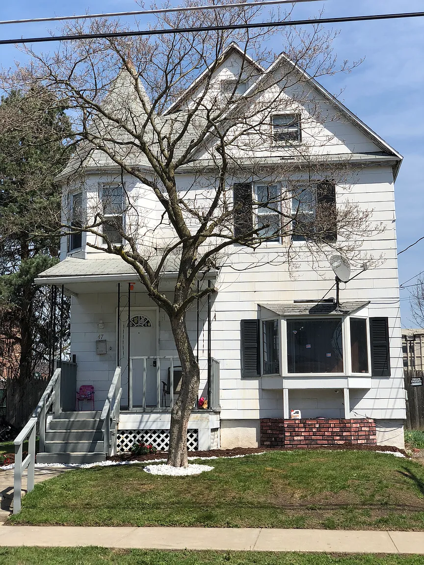 47 Saint Charles St photo 1