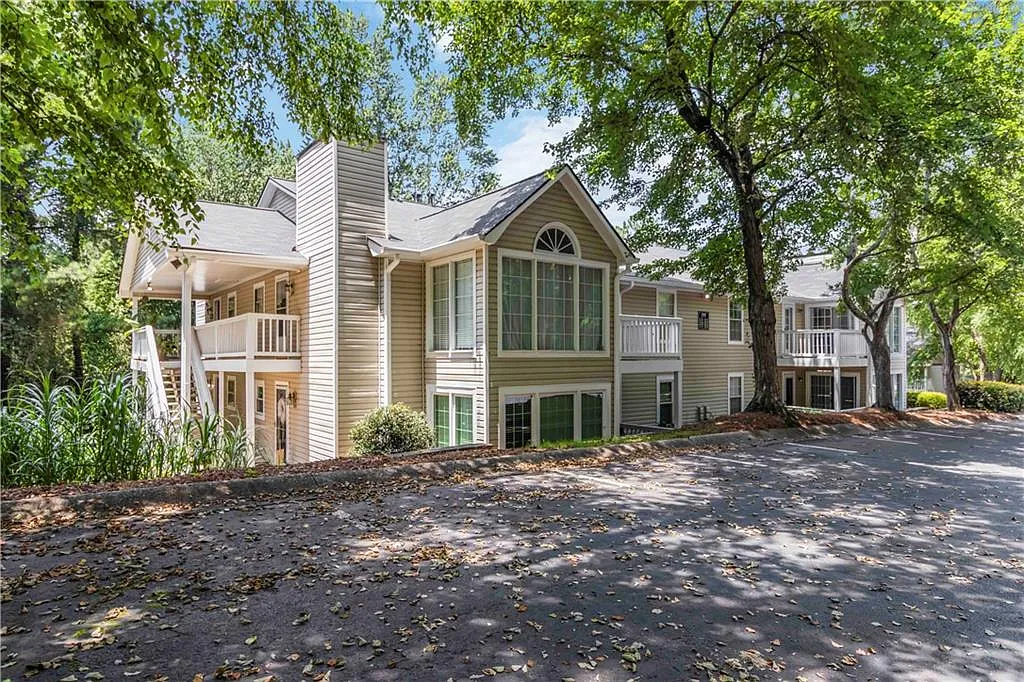2 bed, 1.0 bath, 1097 sqft, $1,600 — Photo 1