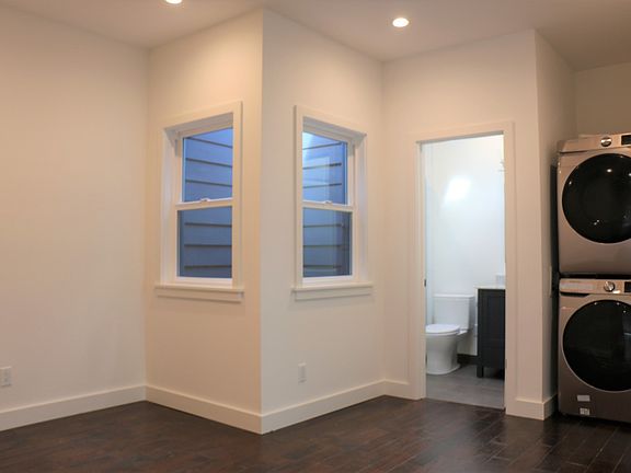 4th image of 938 Ingerson Ave #938
