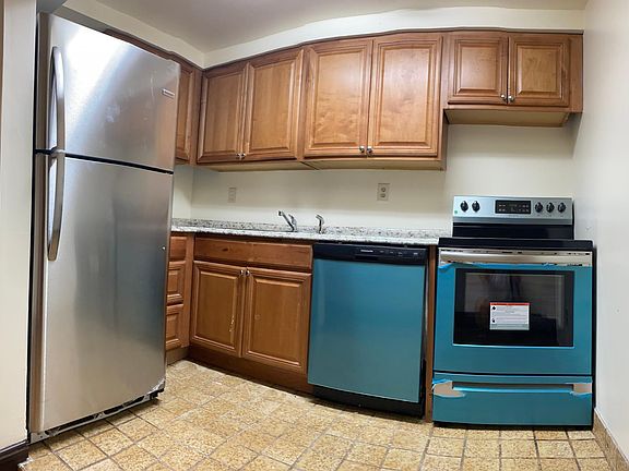 Kitchen with brandnew refrigerator, dish washer and range