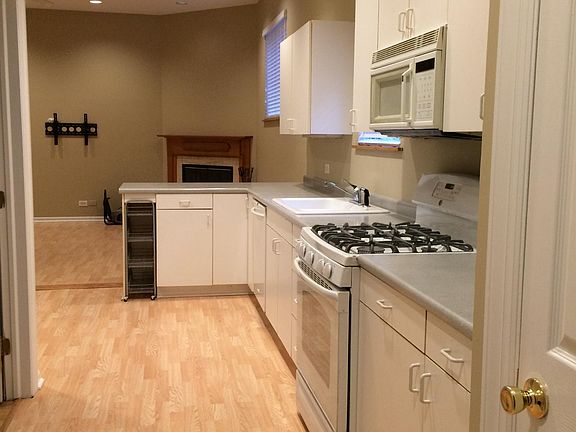 4th image of 3759 N Southport Ave #1R-1