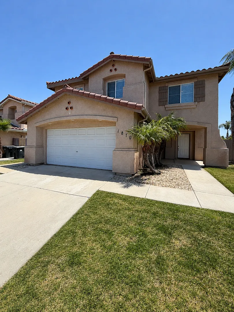 Move In Special 1/2 Off First Month Rent Newly Updated 4 Bedroom 2.5 Bathroom Home- Available Now! — Photo 1