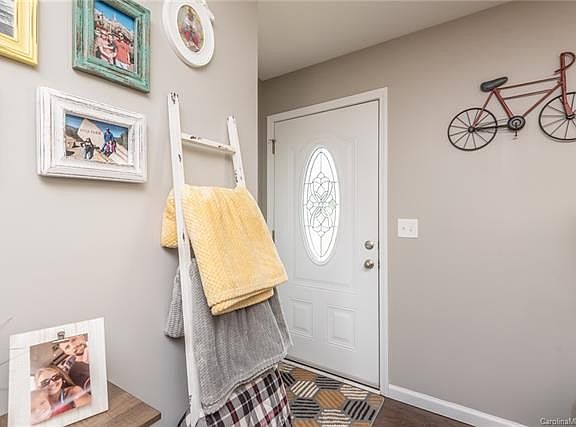 3rd image of 1350 River Hills Ct