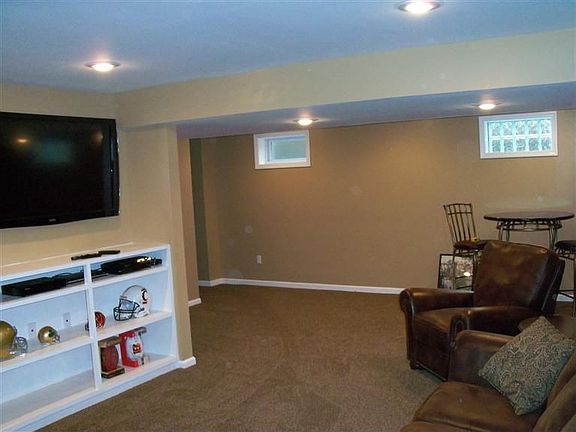 5th image of 722 Fox Creek Ln