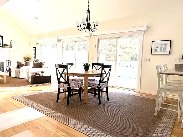 Strathmore Ct — Photo 18