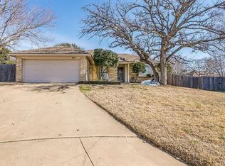 949 Aspen Ct, Burleson, TX 76028