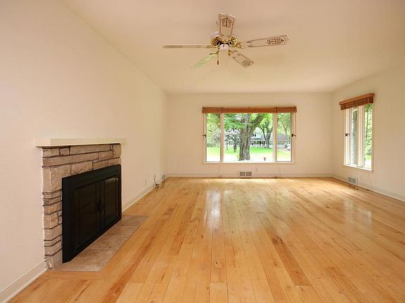 Living room (wood burning fire place)