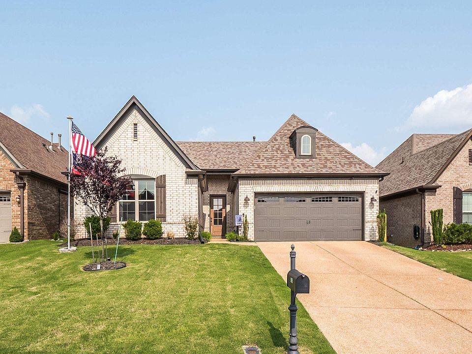 1st image of 185 Dogwood Springs Dr