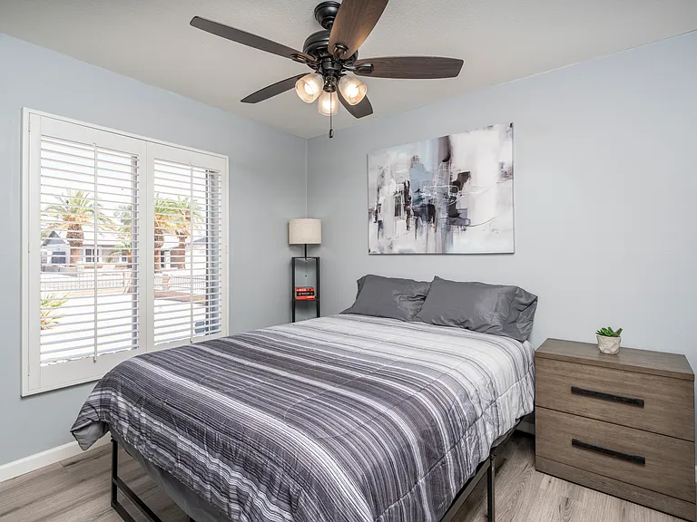 951 W La Jolla Dr — Photo 15