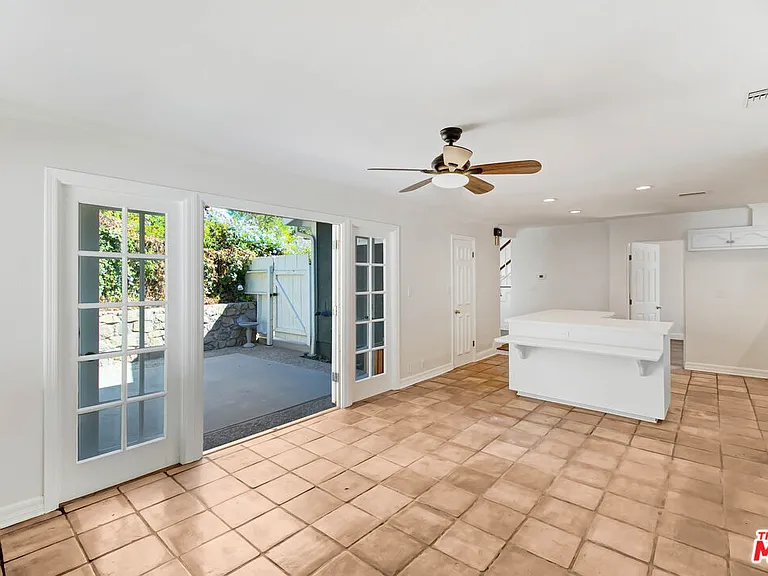 2401 Olive Ave — Photo 17
