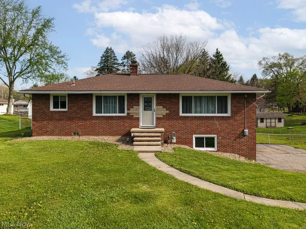 12881 Sunset Cir NW, Uniontown, OH 44685