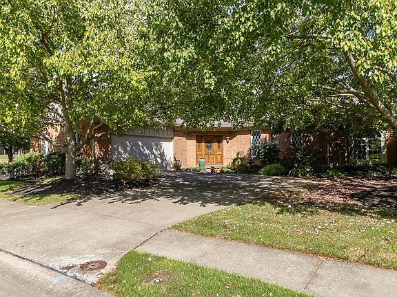 3rd image of 872 Windsor Green Dr