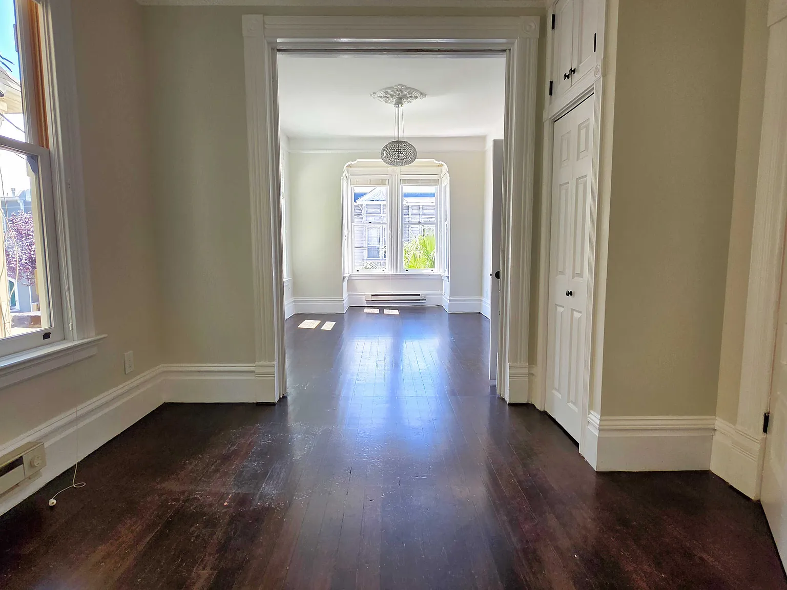 Spacious Two-Bedroom Apartment in Prime NoPa — Photo 4