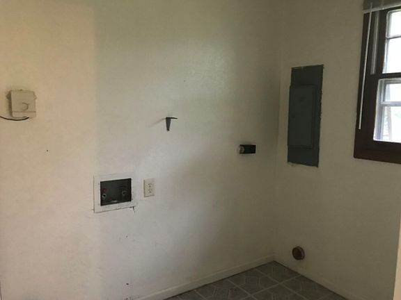 3rd image of 2222 Jeffrey St