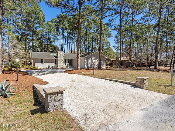 4th image of 4 E Pine Court