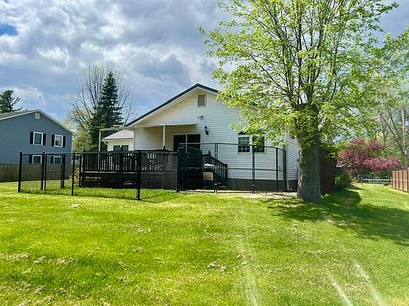 4th image of 9 Pinebrook Dr