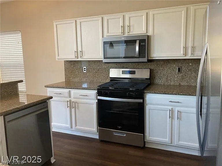 3120 Whispering Canyon Ct — Photo 4