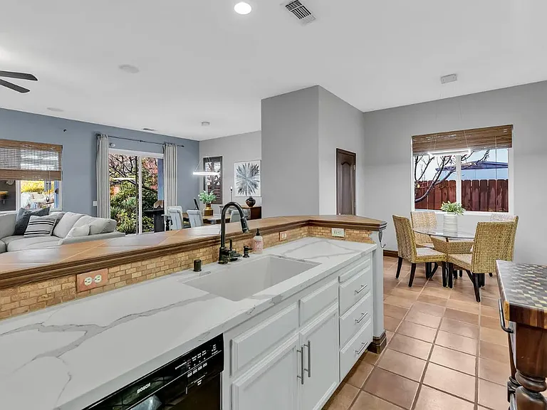 4820 Monte Mar Dr — Photo 5