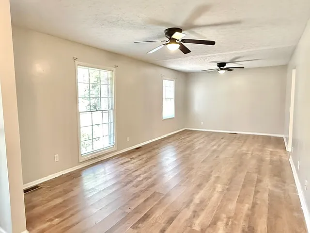 2527 Kingston Dr — Photo 4