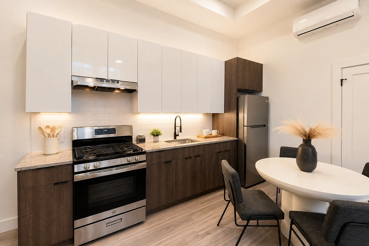 2 bed, 704 sqft, $2,195 — Photo 2