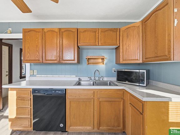 4th image of 203 W 6th St