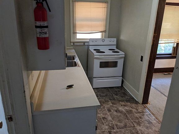 3rd image of 309 N Lincoln St