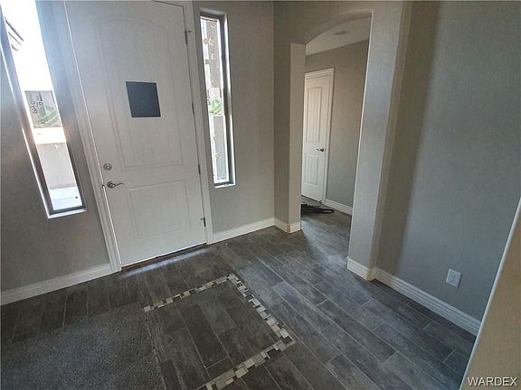 3rd image of 1576 E Blue Flame St