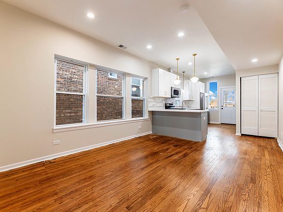 3rd image of 18 S Austin Blvd APT 2