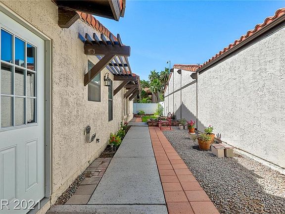 5th image of 2469 Swan Ln