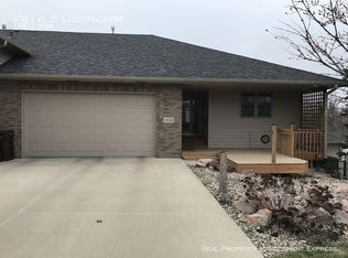 1412 S Lighthouse Pl, Sioux Falls, SD 57103