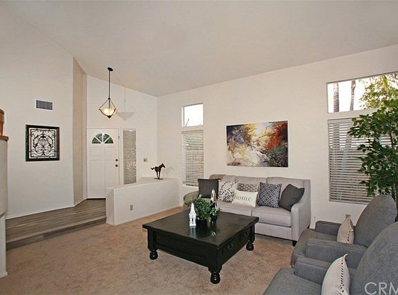 Inviting Entry to the Living Room with Vaulted Ceilings and Lots of Natural Light