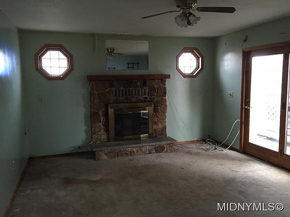 3rd image of 7948 Eisenhower Blvd