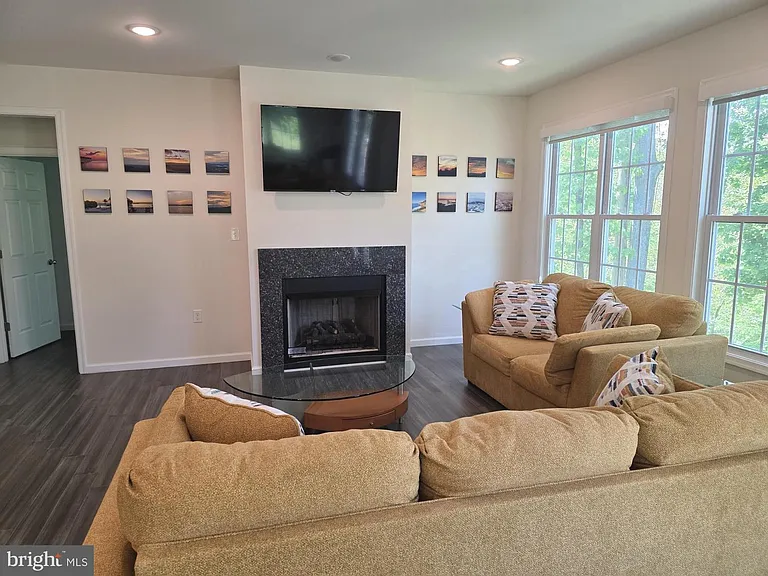 167 Hyde Park Ln — Photo 12