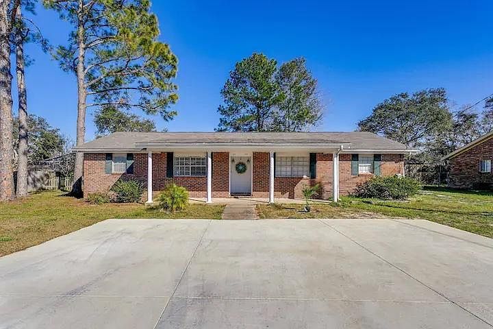 1st image of 127 Shirley Dr