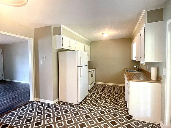 4th image of 99 Elmfield Dr