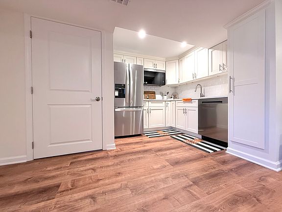 5th image of 3817 Poe Ct #1