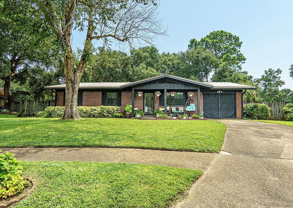 1st image of 123 Pinewood Ter