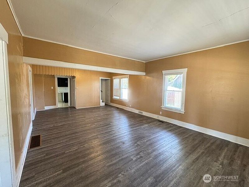 5th image of 538 SW Chehalis Avenue