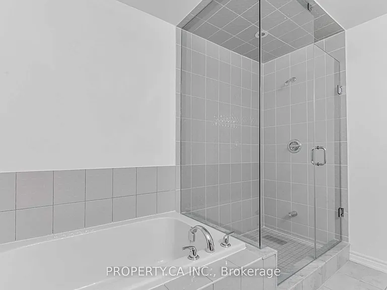 1277 Peelar Cres — Photo 18