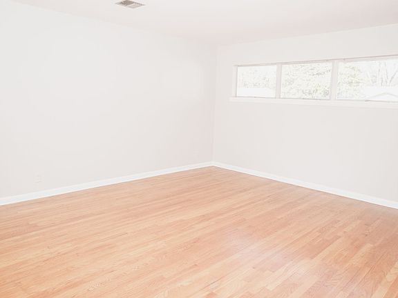 5th image of 825 Cardinal St