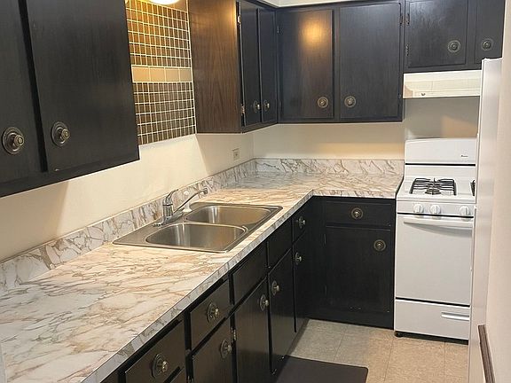 2nd image of 4827 W 109th St #7-202
