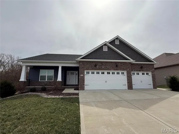 702 Seagate Dr, O'Fallon, IL 62269