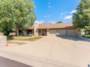 412 E Meadowlark Cir, Brandon, SD 57005