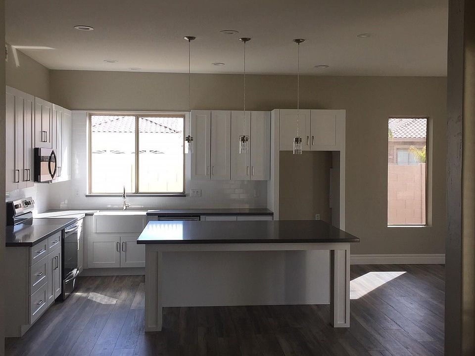 2nd image of 2862 S Yucca St