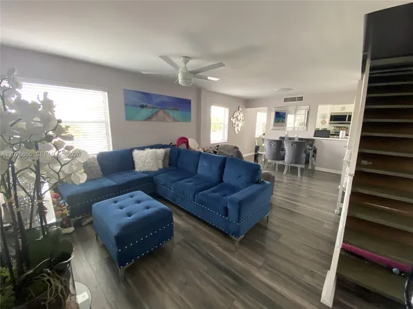 1570 W 46th St APT 214, Hialeah, FL 33012