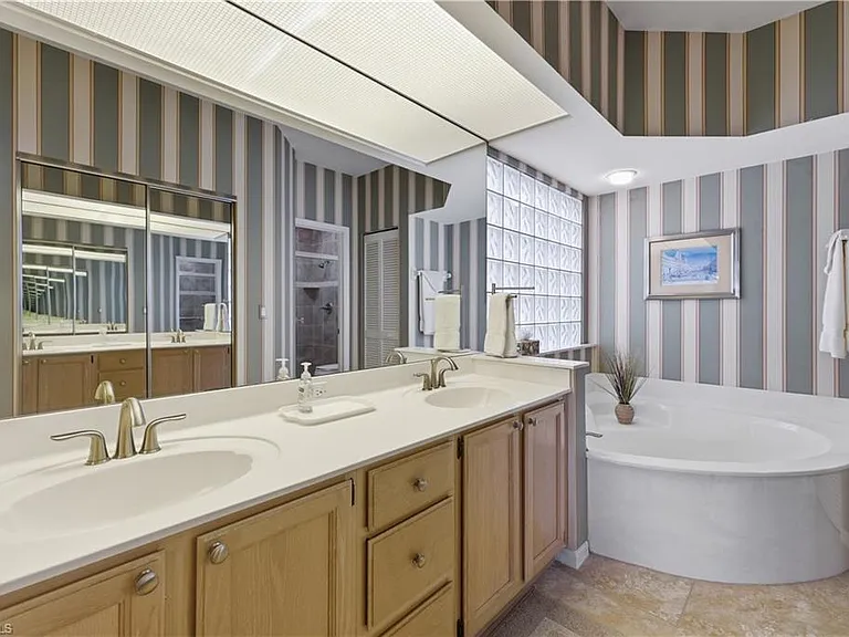 27038 Oakwood Lake Dr — Photo 26
