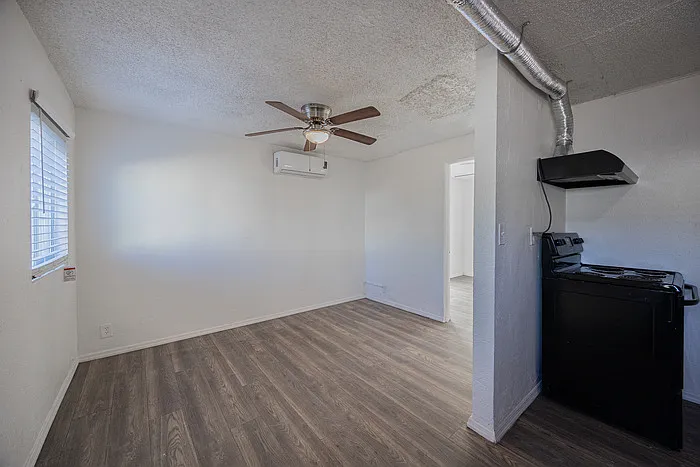 2537 E Willetta St #1 — Photo 6