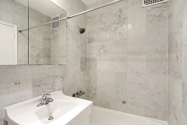 Rented by Cooper & Cooper Real Estate | media 19