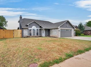 1104 NE 25th St, Moore, OK 73160